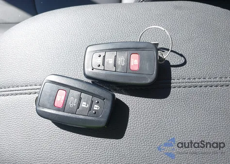 2025 Toyota Rav4 Xle Premium z USA, uszkodzony, nr VIN 2T3A1RFV5SC546558